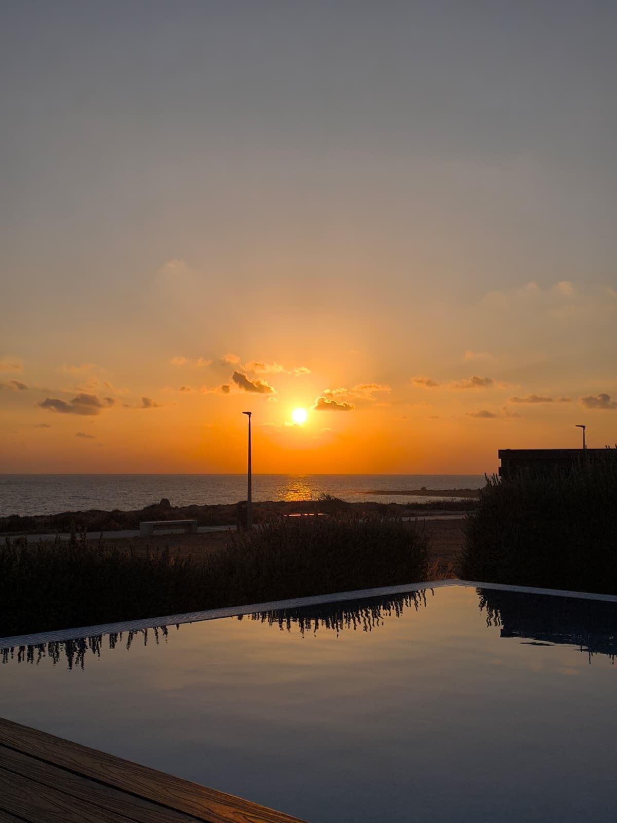 Sonnenuntergang am Pool